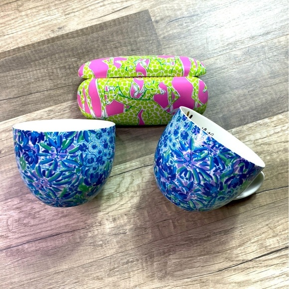 Lilly Pulitzer Ceramic Mug Floral Design 12 Oz Hidden Lion Sunglass Case Giraffe - Picture 1 of 13